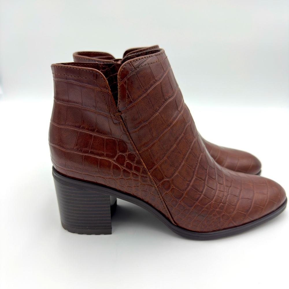 Women’s Brown Croc-Embossed Ankle Boots NWOT Super Comfy!!!!